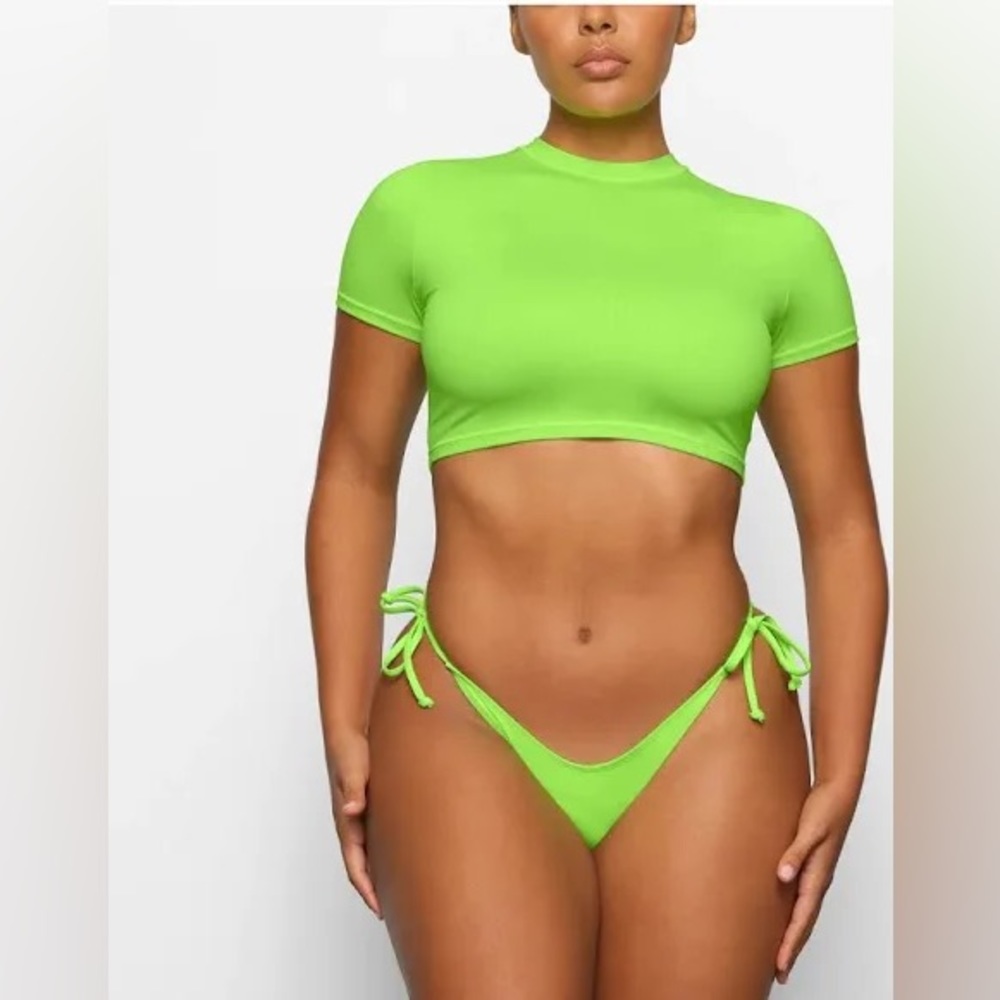 SKIMS Swim - cropped tee - neon green
